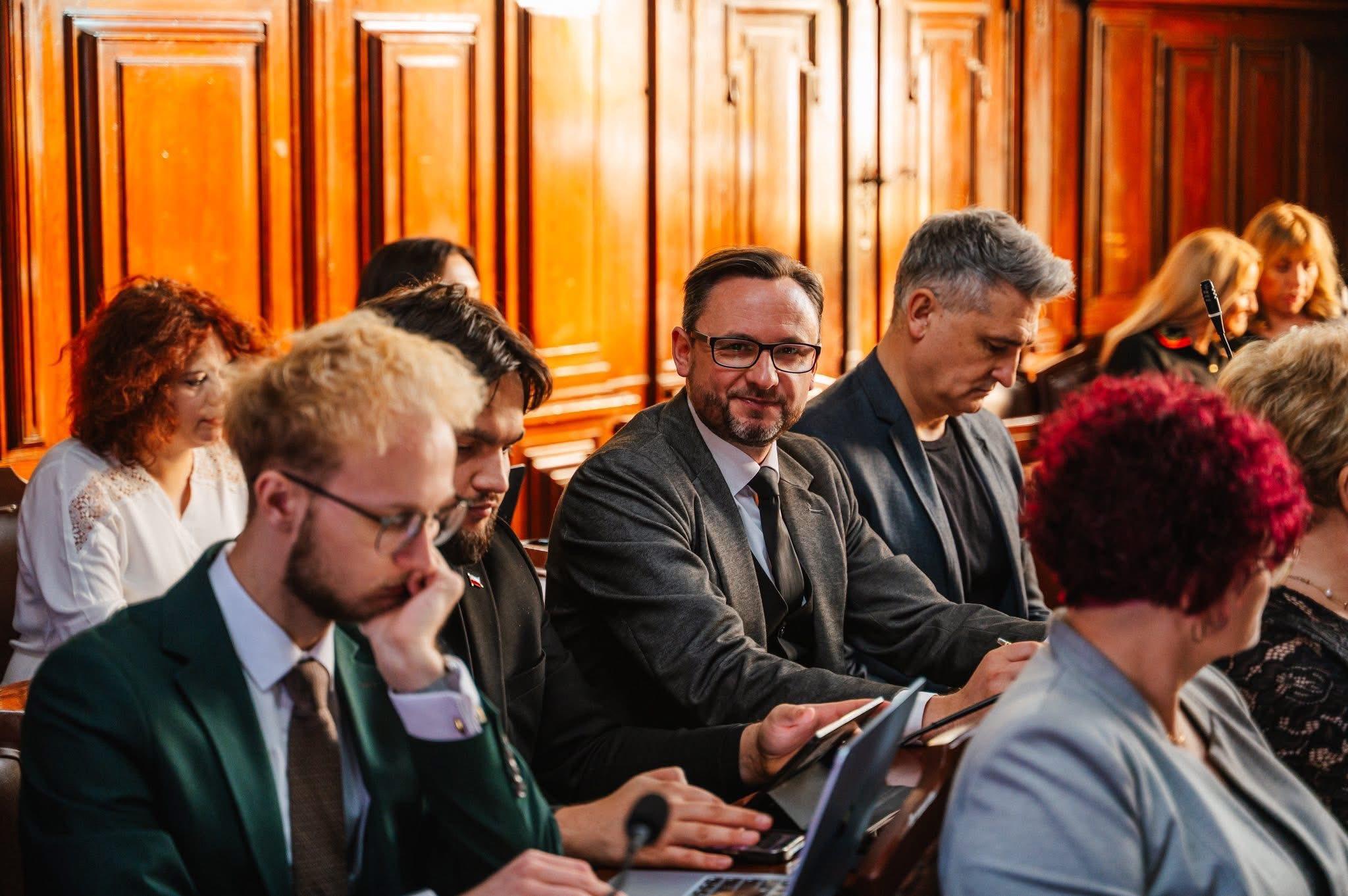 Budżet uchwalony. PiS wsparł Koalicję Obywatelską !