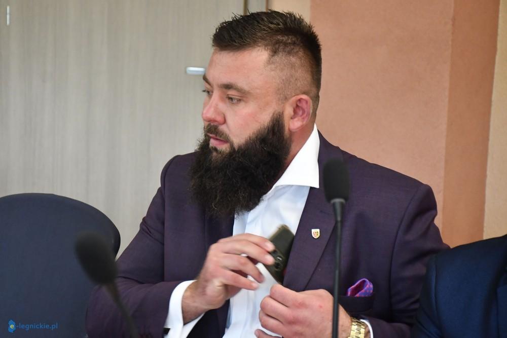 Przystankowa dyskryminacja? Bezpieczeństwo dzieci w tle