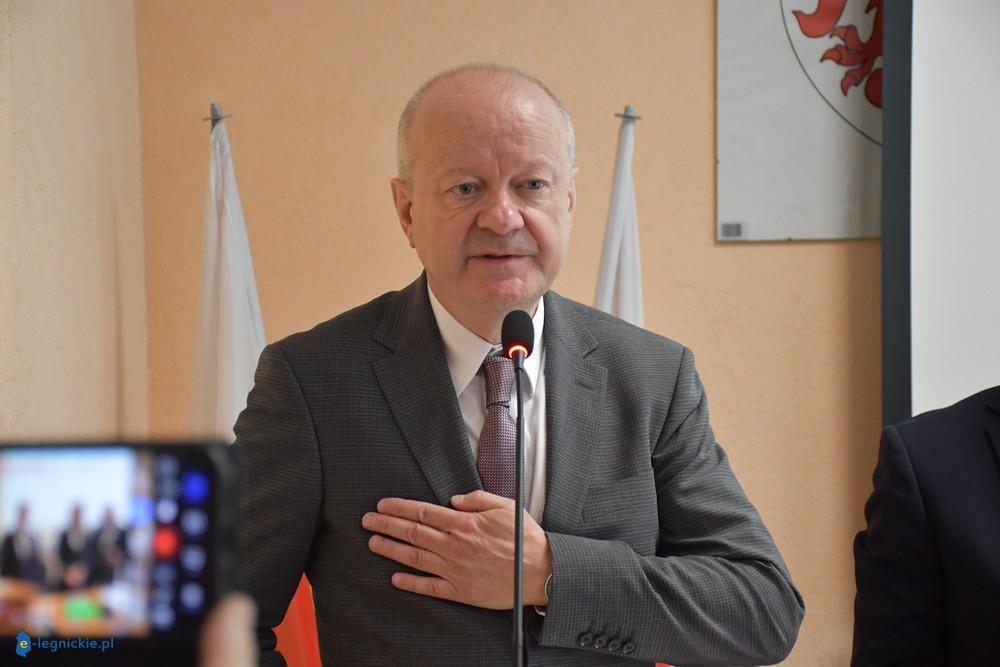 Przewodniczący Rady Powiatu "wykiwał" opozycję. PIS wkurzony do bólu...