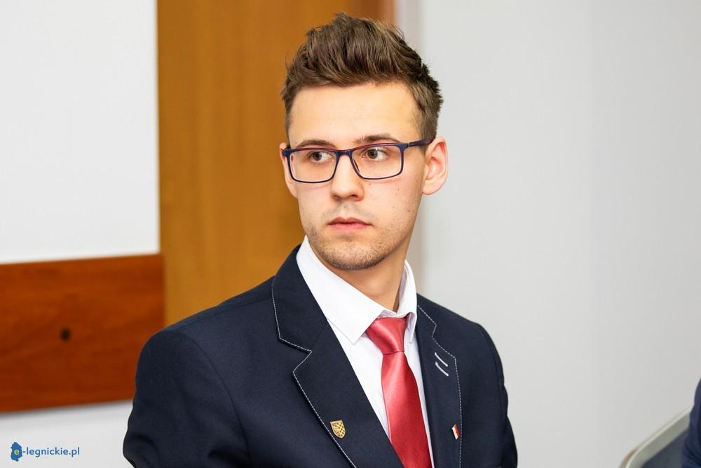 Samorządowy debiutant w natarciu. 7 interpelacji M.Grabka