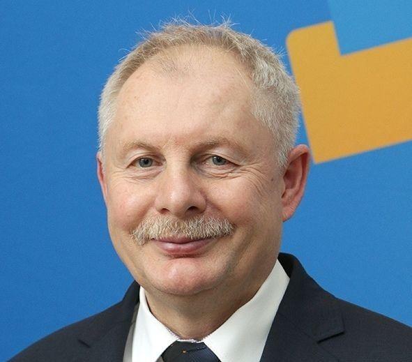 Dziury, zniszczone chodniki i konflikty na wąskiej ulicy. Radny żąda konkretnych zmian