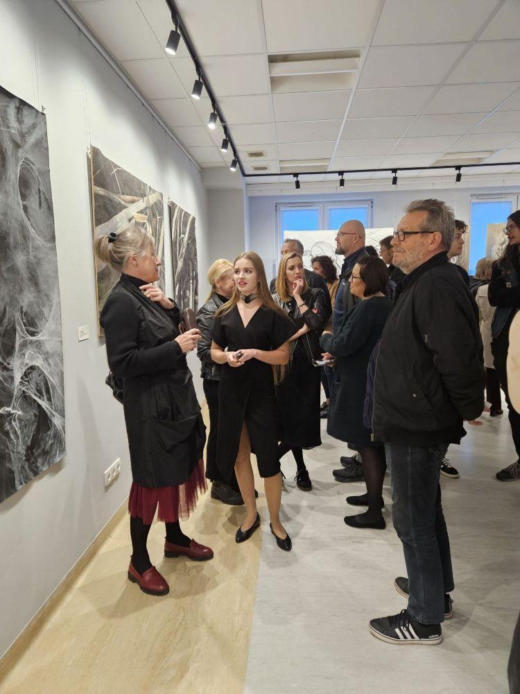 „Symbioza” Karoliny Ostrowskiej – sztuka w harmonii z naturą