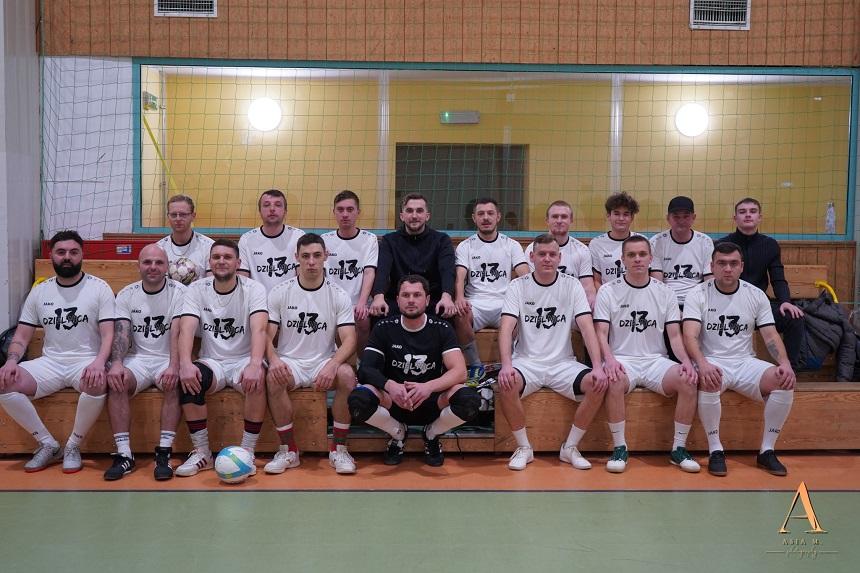 13. Dzielnica liderem Jaworskiej Ligi Halowej. Świąteczna kolejka szlagierów!