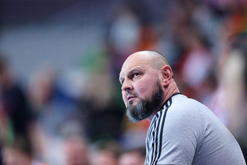 Ostatnich w tabeli "gryzą psy" albo...tracą pracę