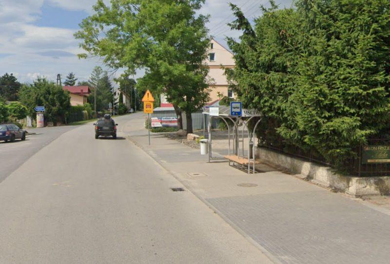 Przystankowa dyskryminacja? Bezpieczeństwo dzieci w tle