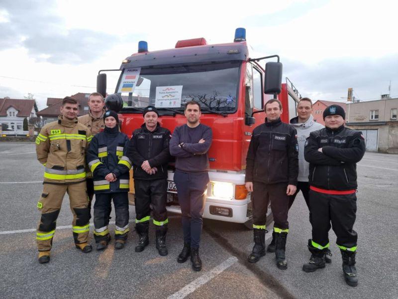 Jawor murem za Ukrainą. Wóz strażacki z OSP Jawor trafił do Berdyczowa