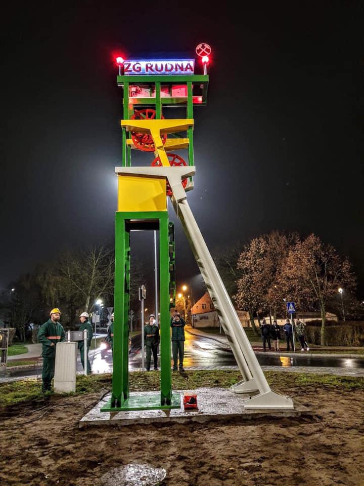 Kopalniany szyb na polkowickim rondzie