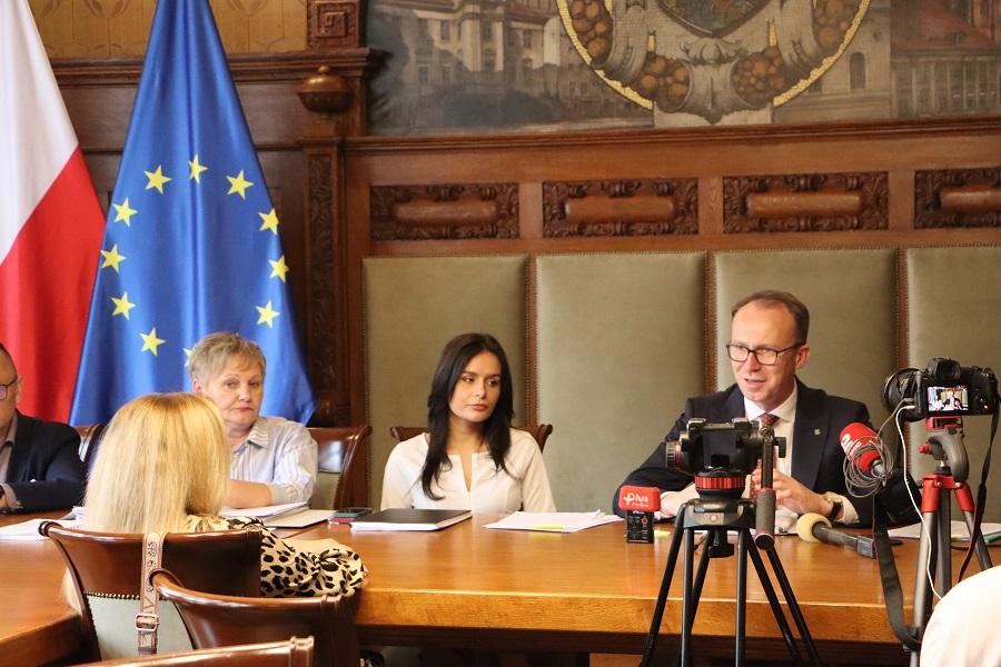 Drastycznie więcej za śmieci. Dla przedsiębiorców ponad 300 procent więcej. Dramat