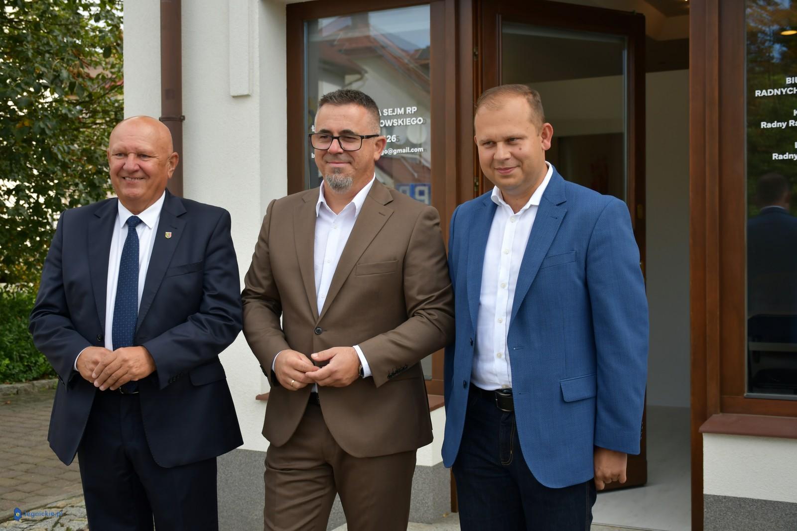 Horbatowski otworzył biuro i mówi: „Tu mają przychodzić mieszkańcy”(FOTO)