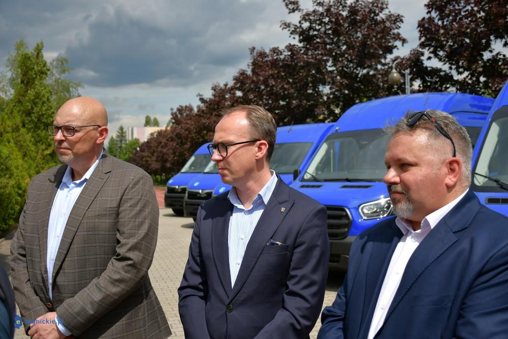 Nowoczesne autobusy do przewozu niepełnosprawnych (FOTO)