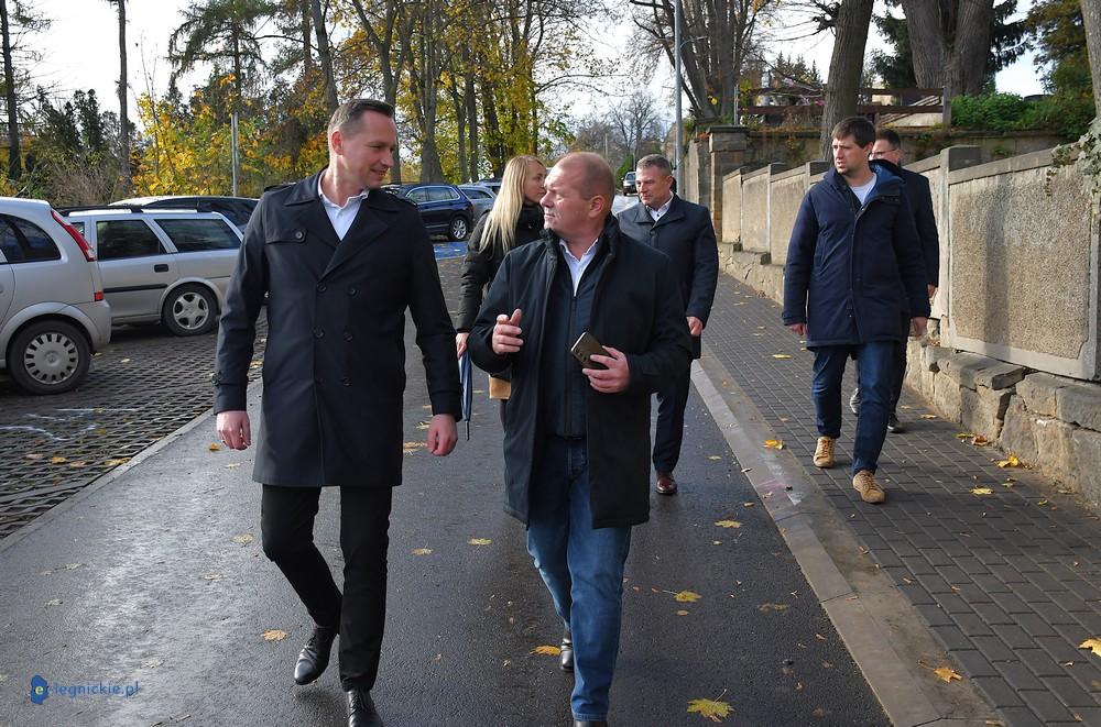 Cmentarna zrobiona na czas. Nie do poznania (FOTO)