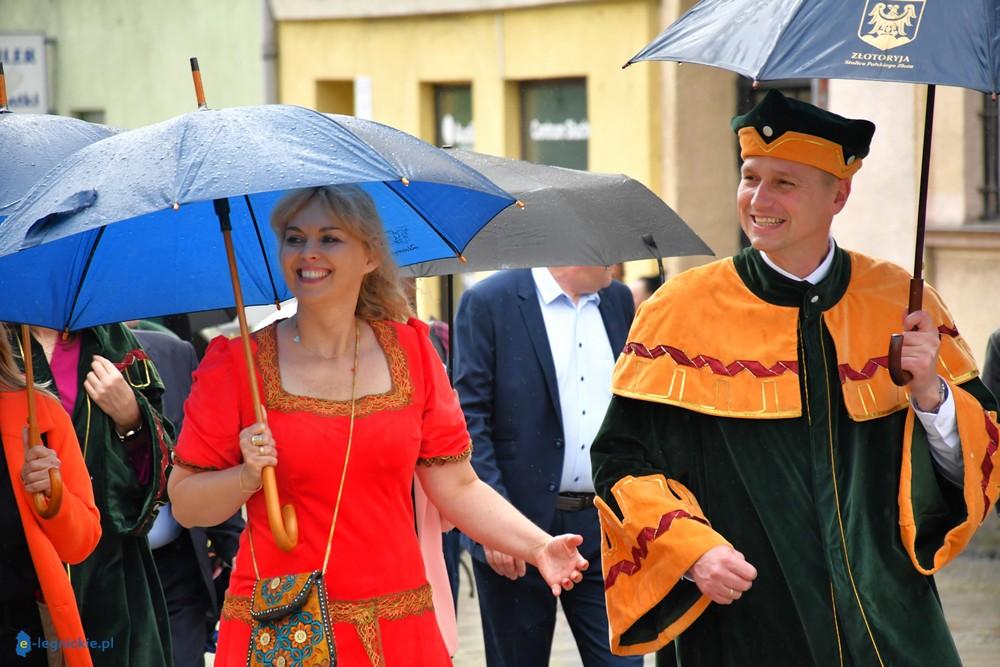 Korowód w deszczu rozpoczął Dni Złotoryi (FOTO)