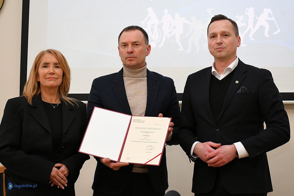 Złotoryja buduje lodowisko z rządowym wsparciem (FOTO)