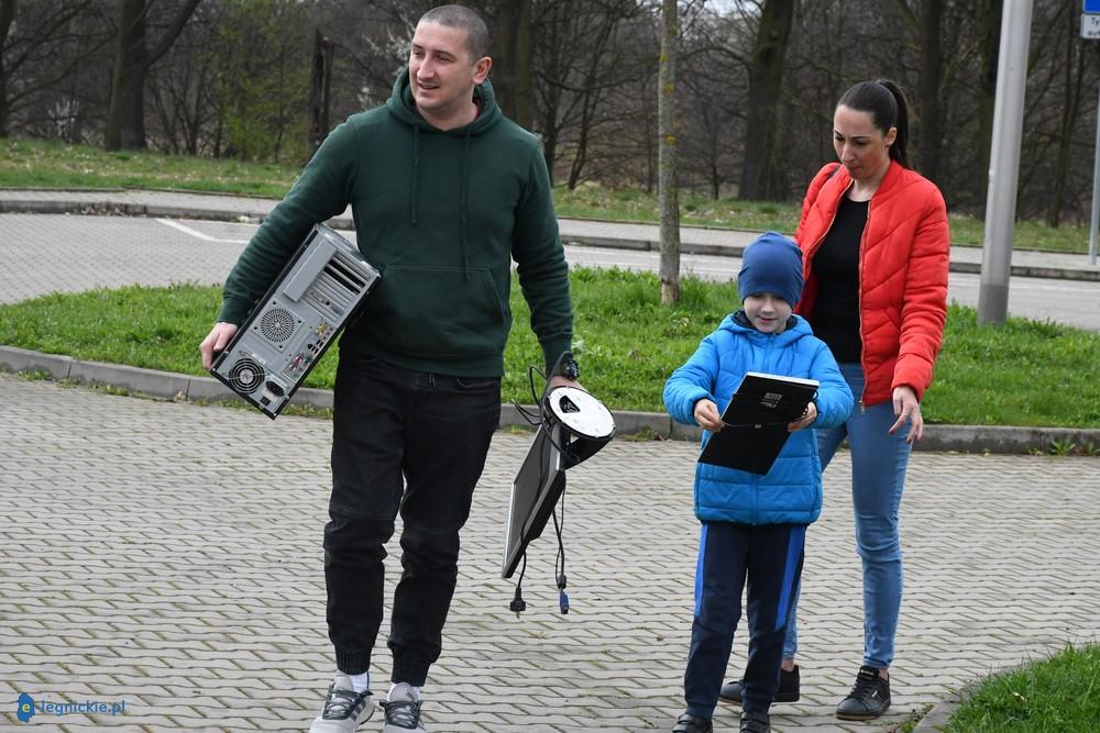 Wymieniali elektroodpady na sadzonki drzew (FOTO)