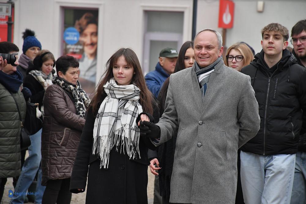 Zatańczyli poloneza na polkowickim Rynku (FOTO)