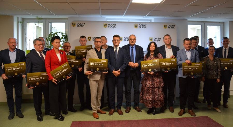 Dotacja na drogi w Legnickim Polu. Modernizowane będą Fredry i Kossak-Szczuckiej