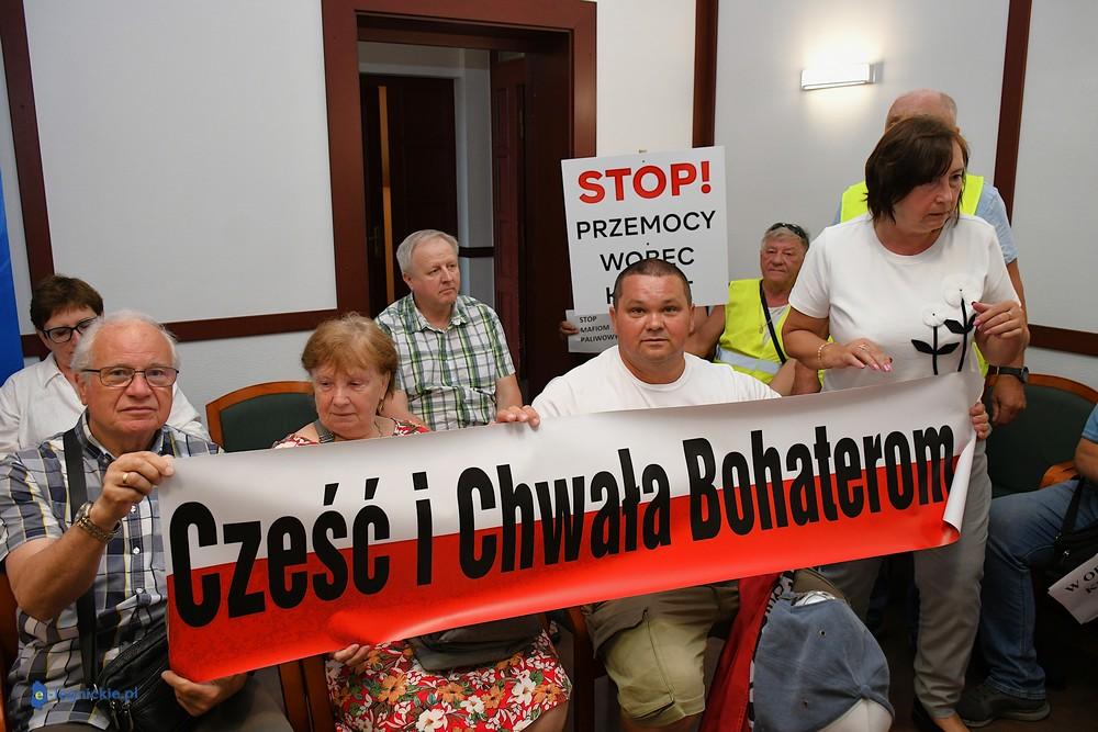 Sesja z ROG-iem czyli protestujący na sali obrad(FOTO)