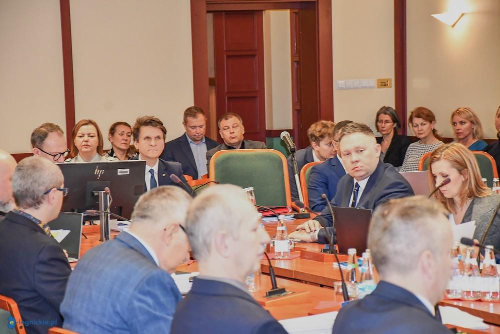 Legnica ma budżet na 2025 r. Poleciały polityczne iskry... (FOTO)
