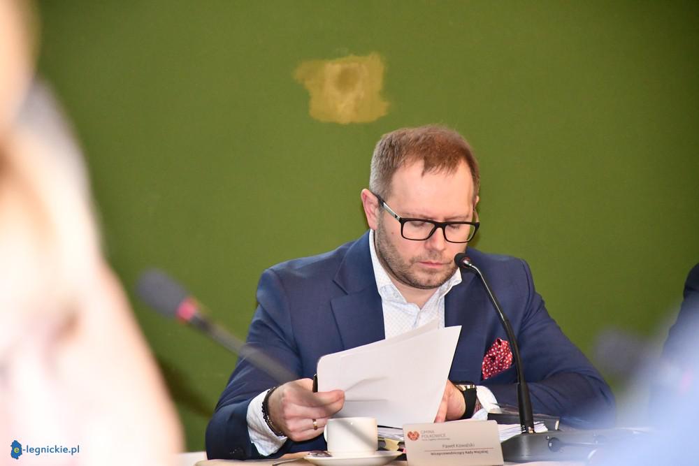 Na sesji radni "przyklepią" dotacje dla koszykarek i futbolistów
