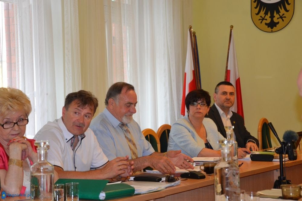 Zwierzyńska kontra Pawłowski. Kosmetyczne zmiany w Radzie!