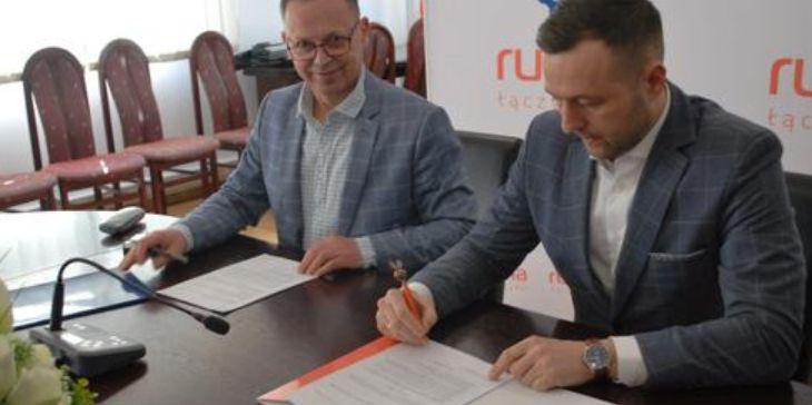 Umowa na rozbudowę sieci wod-kan w Chobieni