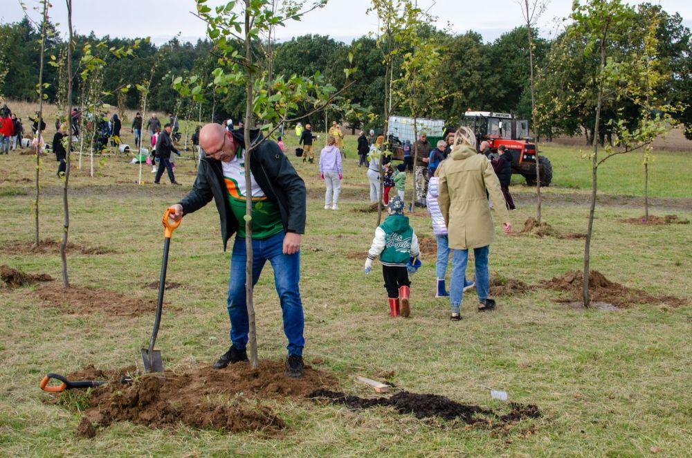 Wielkie sadzenie drzew w Obiszowie