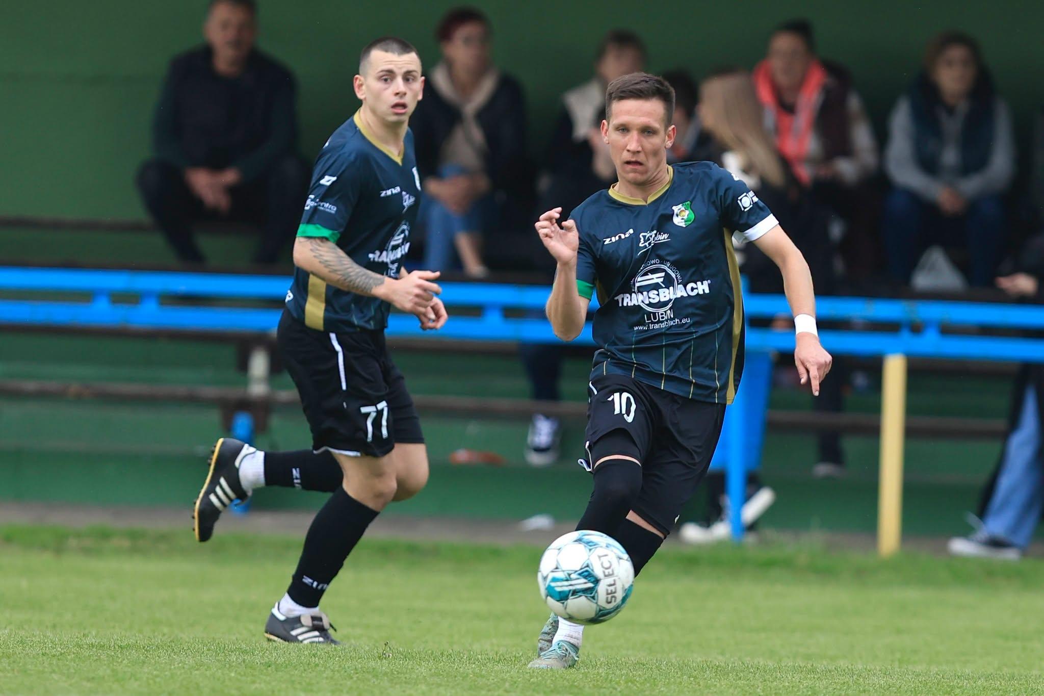 Zespoły Podokręgu Legnica "rządzą" 4 ligą.  Prochowiczanka na zaciągniętym hamulcu...