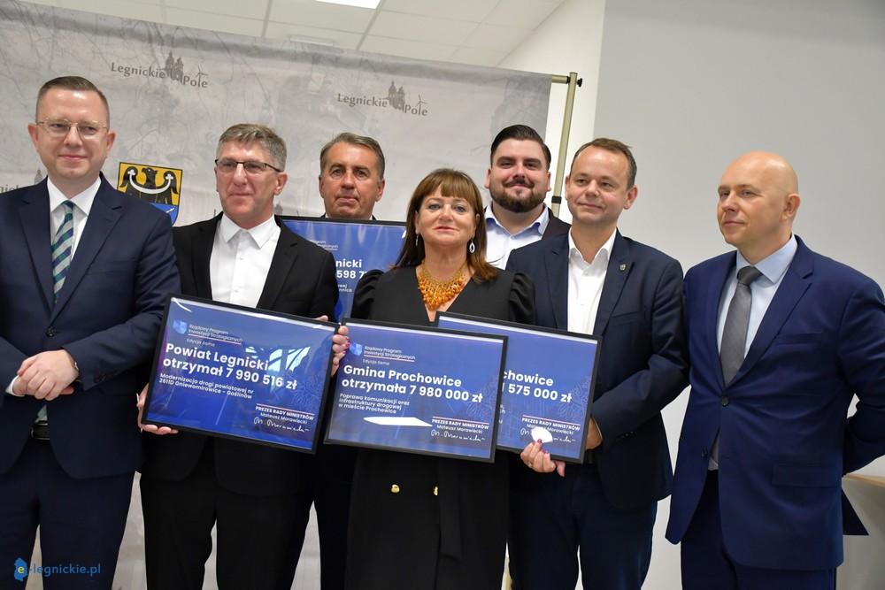 Strumień rządowych pieniędzy dla Powiatu Legnickiego (FOTO)