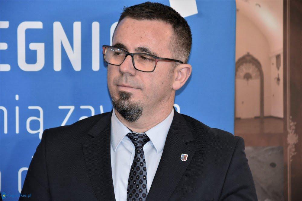 Radni PO chcą odwołać starostę. Mają wsparcie radnych prezydenta