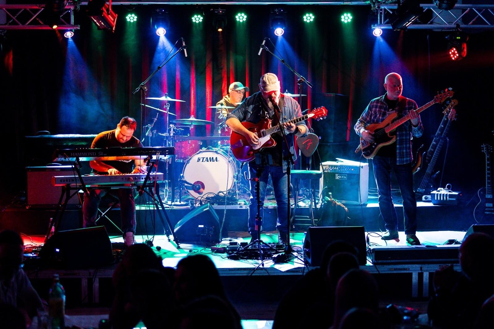 Nowy singiel „Szczęście” zespołu Plug’n’Blues. Już po premierze