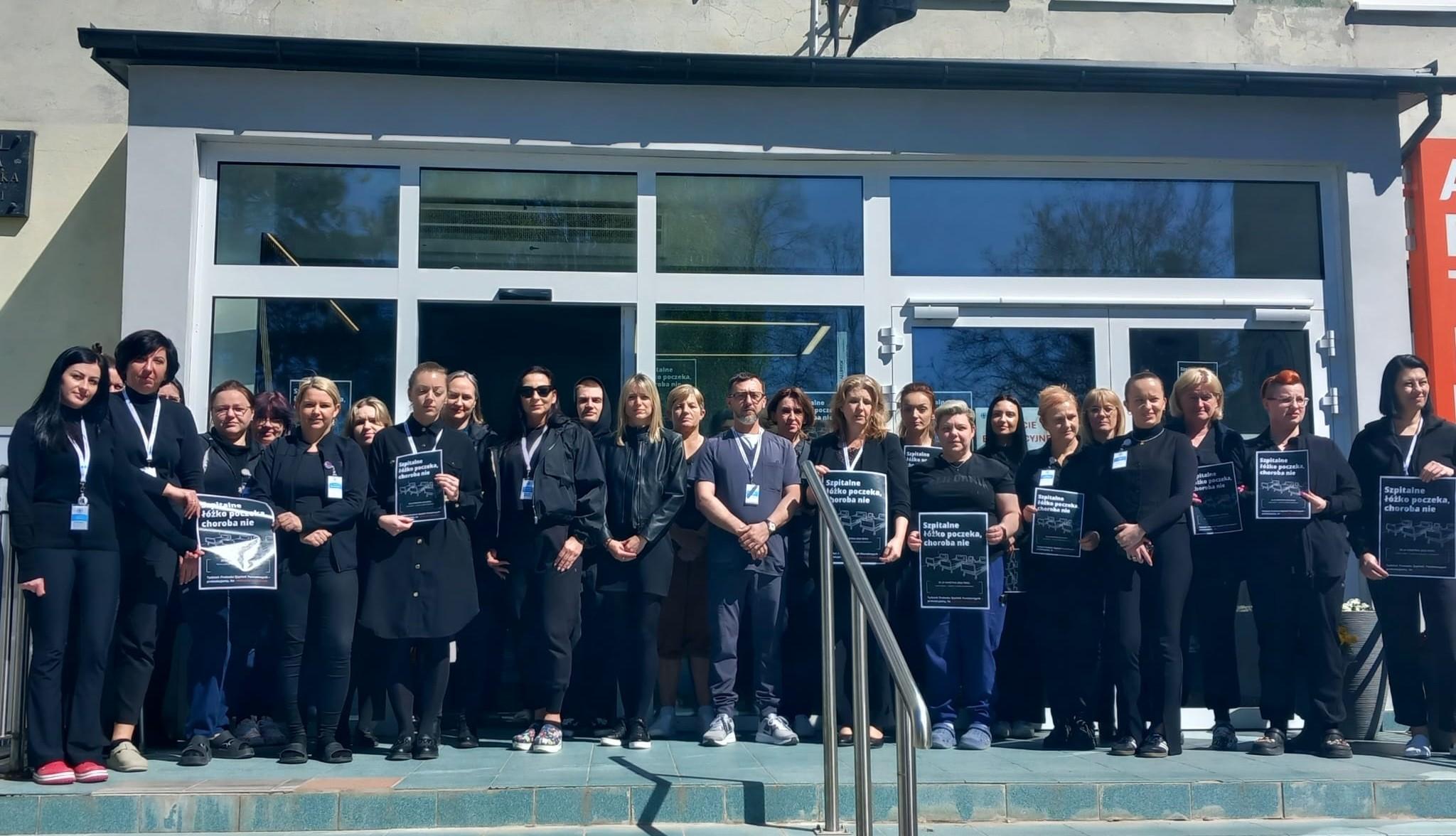 Czarny protest przed złotoryjskim szpitalem