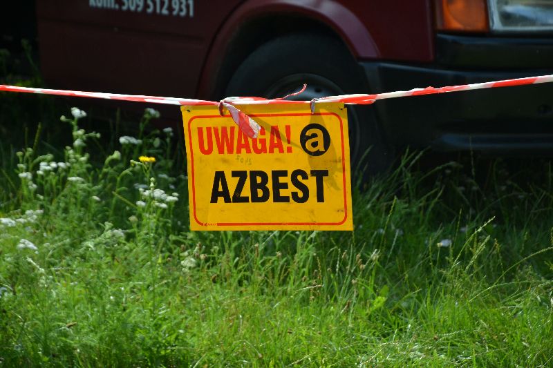 "Usługi pogrzebowe" rozpoczęły usuwanie azbestu