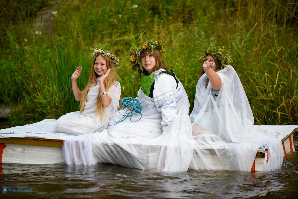 Jubileuszowy Spływ Samoróbek porwał Legnicę. Kaczawą popłynęła słowiańska magia(FOTO)