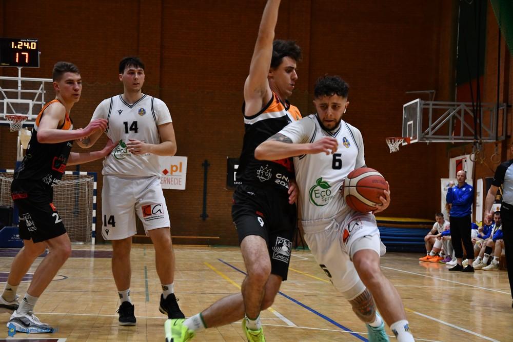 Katastrofalny mecz Basketu. W niedzielę starcie o wszystko