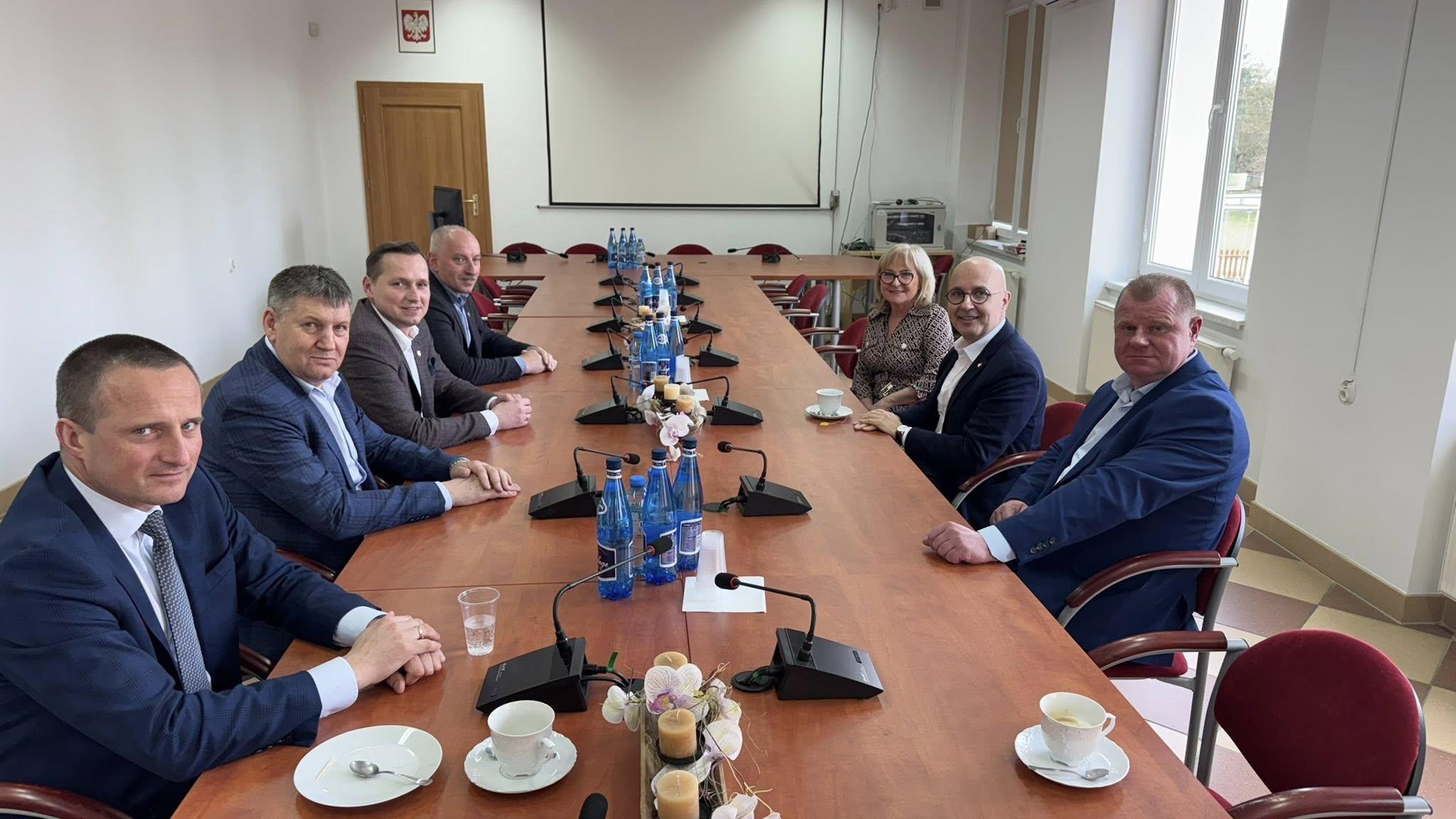 Minister R.Kropiwnicki zadeklarował wsparcie dla inwestycji w gminach Powiatu Złotoryjskiego