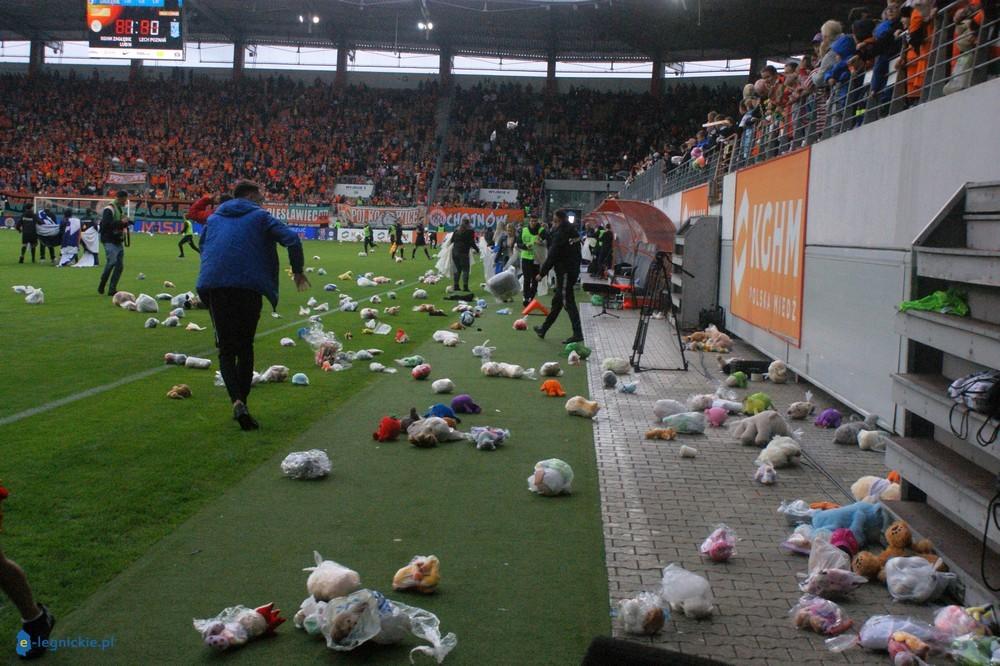 5000 pluszaków na murawie. Wielkie serca kibiców Zagłębia Lubin