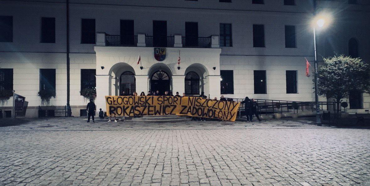 Kibice Chrobrego rozpoczynają krucjatę przeciwko prezydentowi miasta