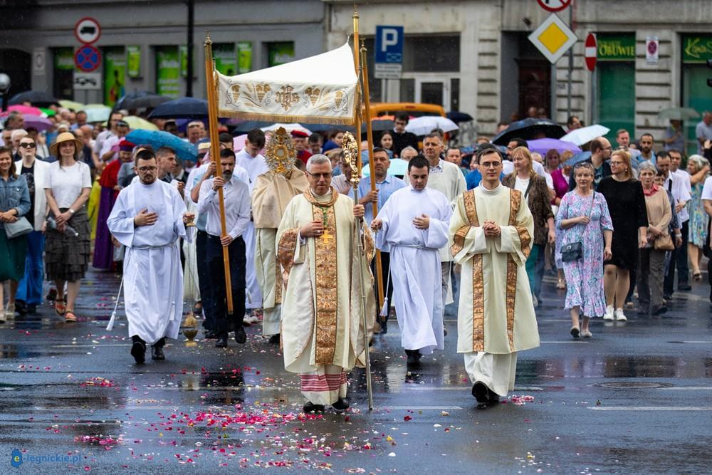 Procesja Bożego Ciała w Legnicy (FOTO)