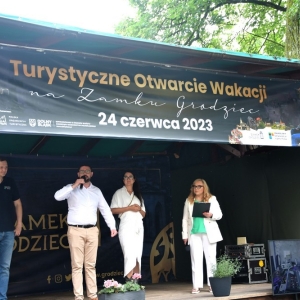 zamek-grodziec-lato0fot-zjak018