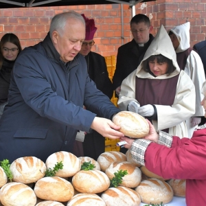 sledz-chleb-jalmuzna-fot-zjak57