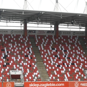 nowe-krzeselka-stadion-fot-zjak06.jpg