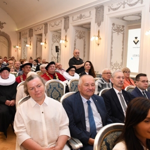 honorowy-obyw-legnicy-fot-ewajak250.jpg