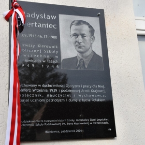 tablica-bieniowice-fot-zjak089.JPG
