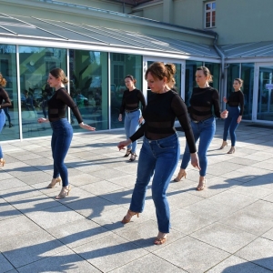 kobieta-w-centrum-fot-ewajak174.JPG