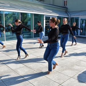 kobieta-w-centrum-fot-ewajak175.JPG