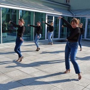 kobieta-w-centrum-fot-ewajak177.JPG