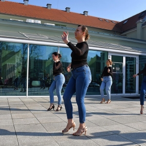 kobieta-w-centrum-fot-ewajak183.JPG
