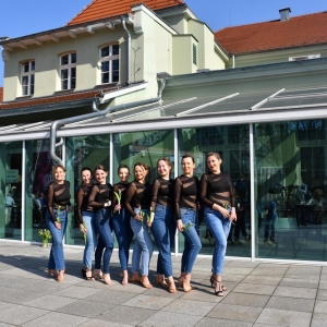 kobieta-w-centrum-fot-ewajak217.JPG