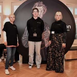 kobieta-w-centrum-fot-ewajak241.JPG