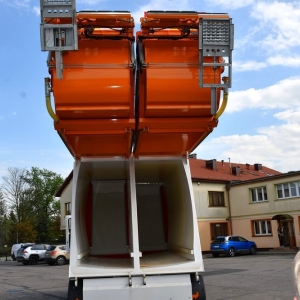 nowa-smieciarka-fot-zjak42.JPG